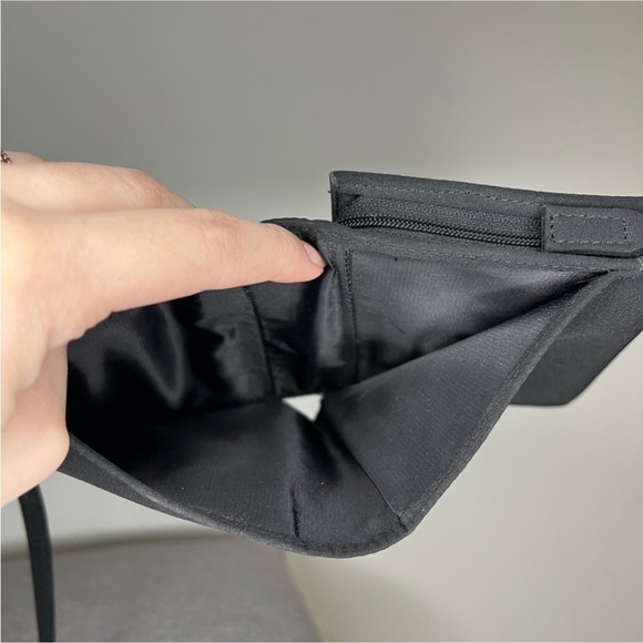 Sold Guess Wallet on the chain - Picture 7 of 11